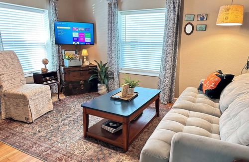 Stephenville House | The Compass South, The Travelers Stay Near TSU