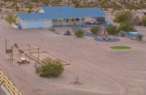 Joshua Tree House | The Compound - JT Village Campground - Glamping