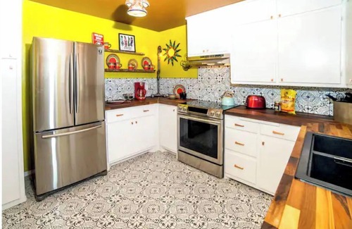 Amarillo House | The Compound *sleeps 11*great beds*pet friendly*