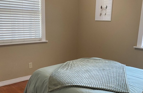 San Angelo Cottage | The Concho Cottage - 8 mins to Downtown & pet friendly!