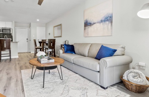 Walden on Lake Conroe Condo | The condo is next to a golf course, 4 min drive lake access and Margaritaville