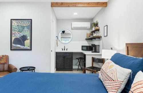 Three Rivers House | The Congress Sequoia Motel RM6