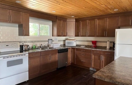 Bloomfield House | The Consecon - Waterfront 5 BDR Cottage