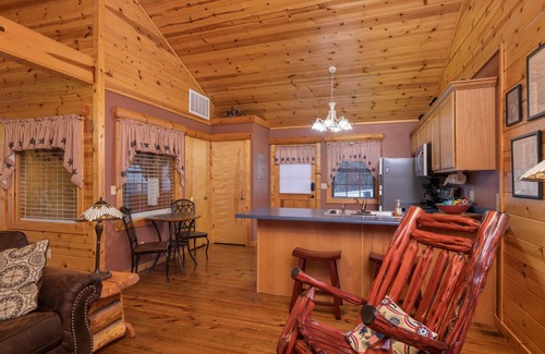 Branson Theater District Cabin | "The Constitution" Luxury Cabin at Branson Woods Resort