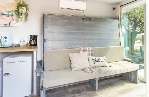 Johnson City House | The Container Retreat @ 290 Wine Trail #6