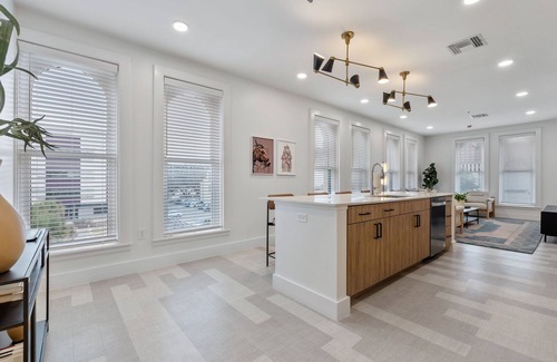 Main - Military Plaza Apartment | The Continental, powered by Placemakr - Downtown - Market Square