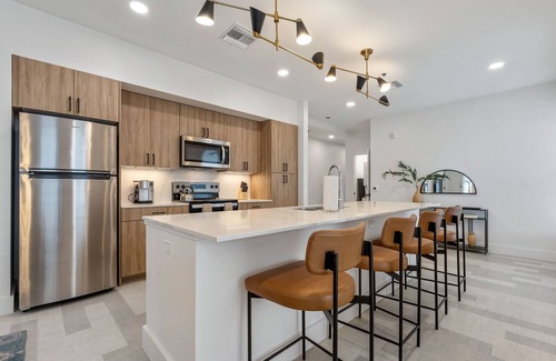 Main - Military Plaza Apartment | The Continental, powered by Placemakr - Downtown - Market Square