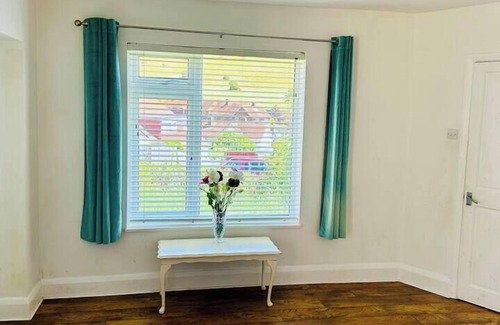 Woodingdean House | The Contractor Pad | FREE Off Road Parking