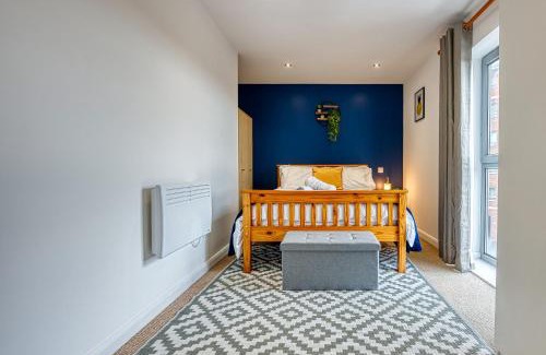 Derby Apartment | The Contractor City Spot with Parking