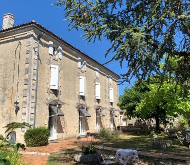Coulonges Bed & Breakfast | The Cool Lounge à Coulonges - Charente