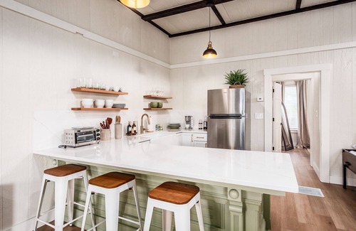 New Plymouth Cabin | The Copper & Oak House + Hot Tub l Fire Pit