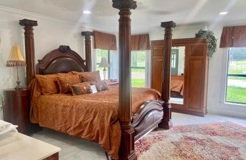 Tyler House | The Cora Suite