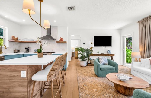 Southside House | The Coral Cabana | A Modern Palm Beach Escape!