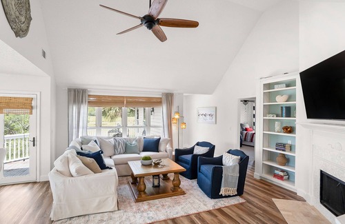 Saint Helena Island Cottage | The Coral Pelican - 1 Block to Sand and Ocean!