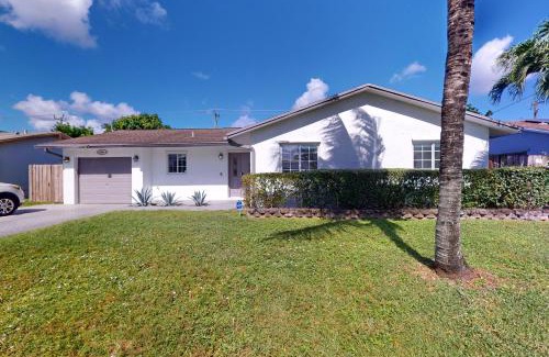 Lauderhill House | The Coral Wave