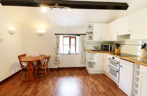 Westleigh Cottage | THE CORN TALLET, pet friendly, character holiday cottage in Bideford