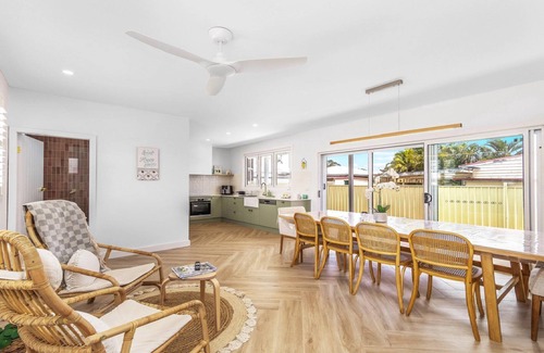 Booker Bay House | The Corner Beachie @ Booker Bay