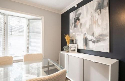 West Peoria House | THE CORNER COTTAGE - Contemporary 2BD in Peoria