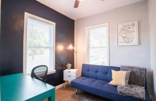 West Peoria House | THE CORNER COTTAGE - Contemporary 2BD in Peoria