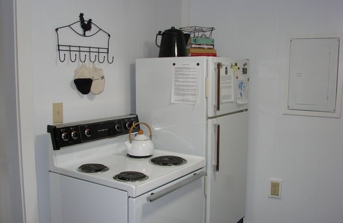 Madison House | the Corner cottage: Overlooking Hayden Brook, Steps to Lakewood Summer Theater