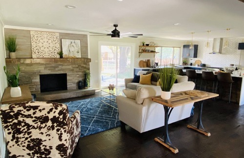 Northwest Dallas House | The Corner House- 5 BED/4BATH home in Dallas/DFW!