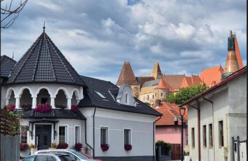 Hunedoara Apartment | The Corner House