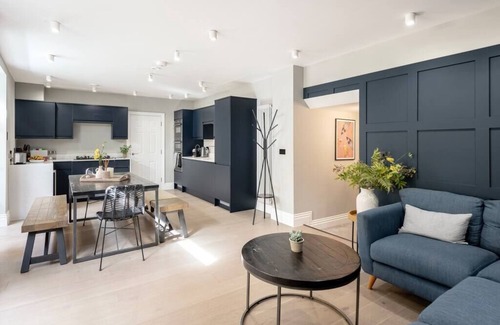 Bath Apartment | The Cornwell Wine Vaults