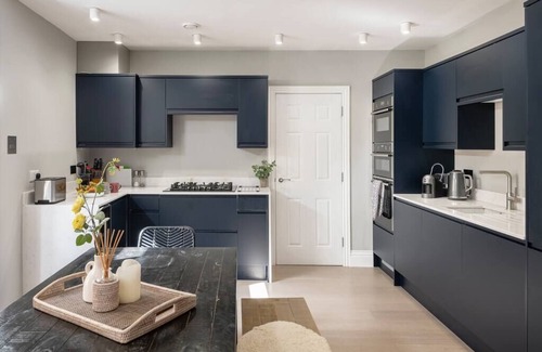 Bath Apartment | The Cornwell Wine Vaults