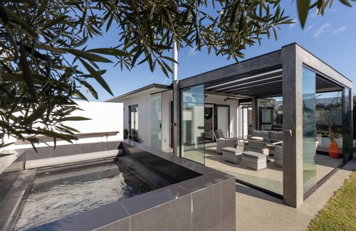 Mount Maunganui House | The Corporate Box ~ Mount Maunganui - Beyonder Holiday Homes