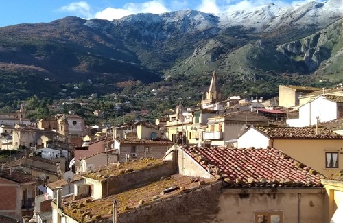 Castelbuono Apartment | The Cortiletto holiday