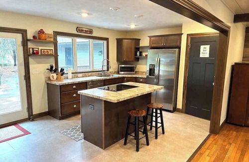 Ashtabula House | The Cortland Cottage at Brant's Apple Orchard