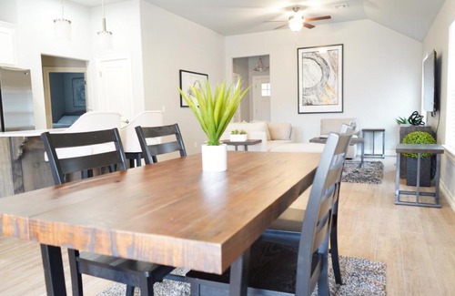 Wheatland House | The Cosmopolitan Modern, Cozy, New 3bedroom Home