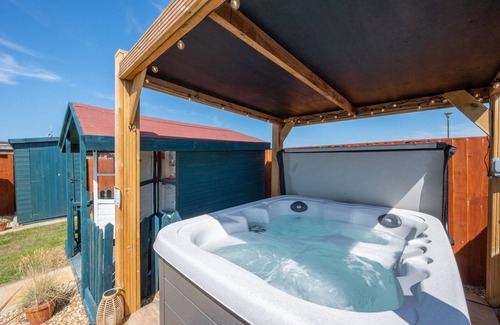 Walcott House | The Cosy Coastal - Two Bedroom House, Sleeps 3