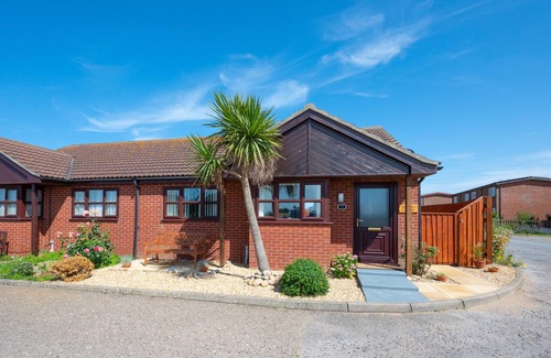 Walcott House | The Cosy Coastal - Two Bedroom House, Sleeps 3