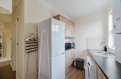 Plaistow Apartment | The Cosy Corner Flat: Canning Town