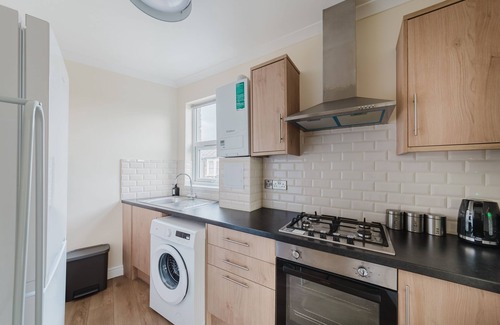 Plaistow Apartment | The Cosy Corner Flat: Canning Town