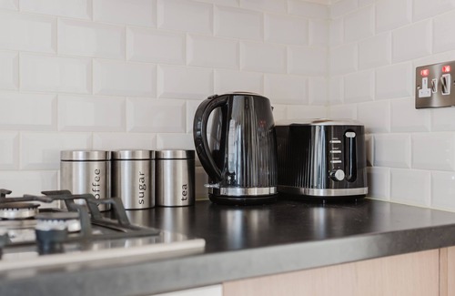 Plaistow Apartment | The Cosy Corner Flat: Canning Town