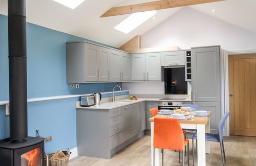 Axminster Cottage | THE COSY COWSHED, pet friendly, character holiday cottage in Dalwood