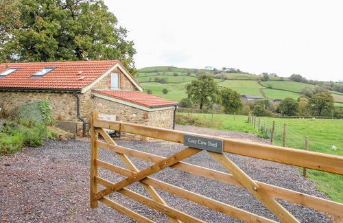 Axminster Cottage | THE COSY COWSHED, pet friendly, character holiday cottage in Dalwood