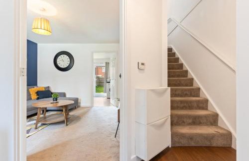 Leamington Spa House | The Cosy House with Free Parking, Garden and Smart TV with Netflix by Yoko Property - Perfect for Contractors, Groups & Relocation