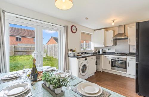 Leamington Spa House | The Cosy House with Free Parking, Garden and Smart TV with Netflix by Yoko Property - Perfect for Contractors, Groups & Relocation