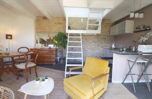 Saint-Pol-de-Leon House | The cosy Kerigou gîte with sea and beach views