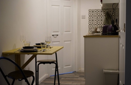Tollington Apartment | The Cosy Nook Studio #5