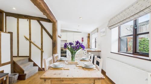 Ryde House | The Cote is a stunning rural barn beach 3 miles