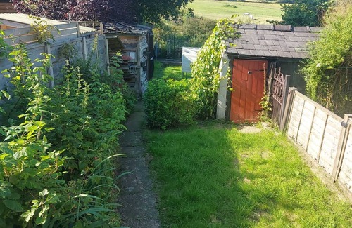 Mottram in Longdendale Cottage | The cottage Gallery is close too Manchester City Centre and the Peak District.