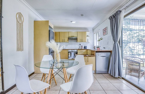 The Reeds Apartment | The Cottage-1 Bed-pool-bbq-fibre-solar-samrand