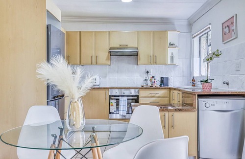 The Reeds Apartment | The Cottage-1 Bed-pool-bbq-fibre-solar-samrand