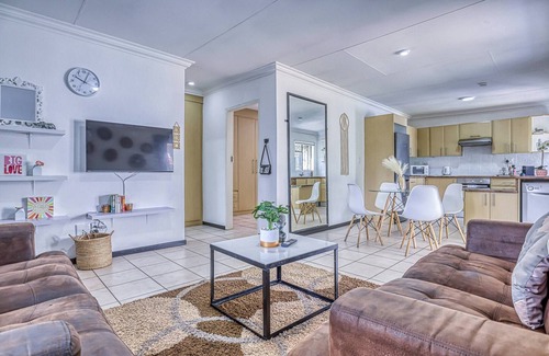 The Reeds Apartment | The Cottage-1 Bed-pool-bbq-fibre-solar-samrand