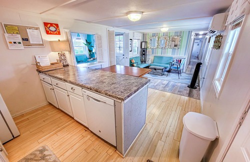 Surf City House | The Cottage - 2 BR Beach Bungalow near Nightlife!