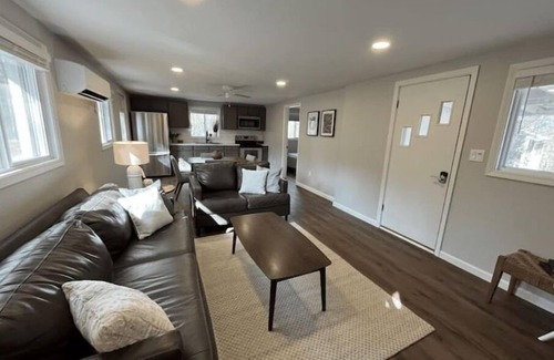 Eagle Rock House | The Cottage a Cozy cabin at Table Rock Lake - two blocks to water